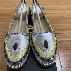 NEW IN BOX House of Harlow 1960 Kole Espadrille Embroidered Loafers Size 9